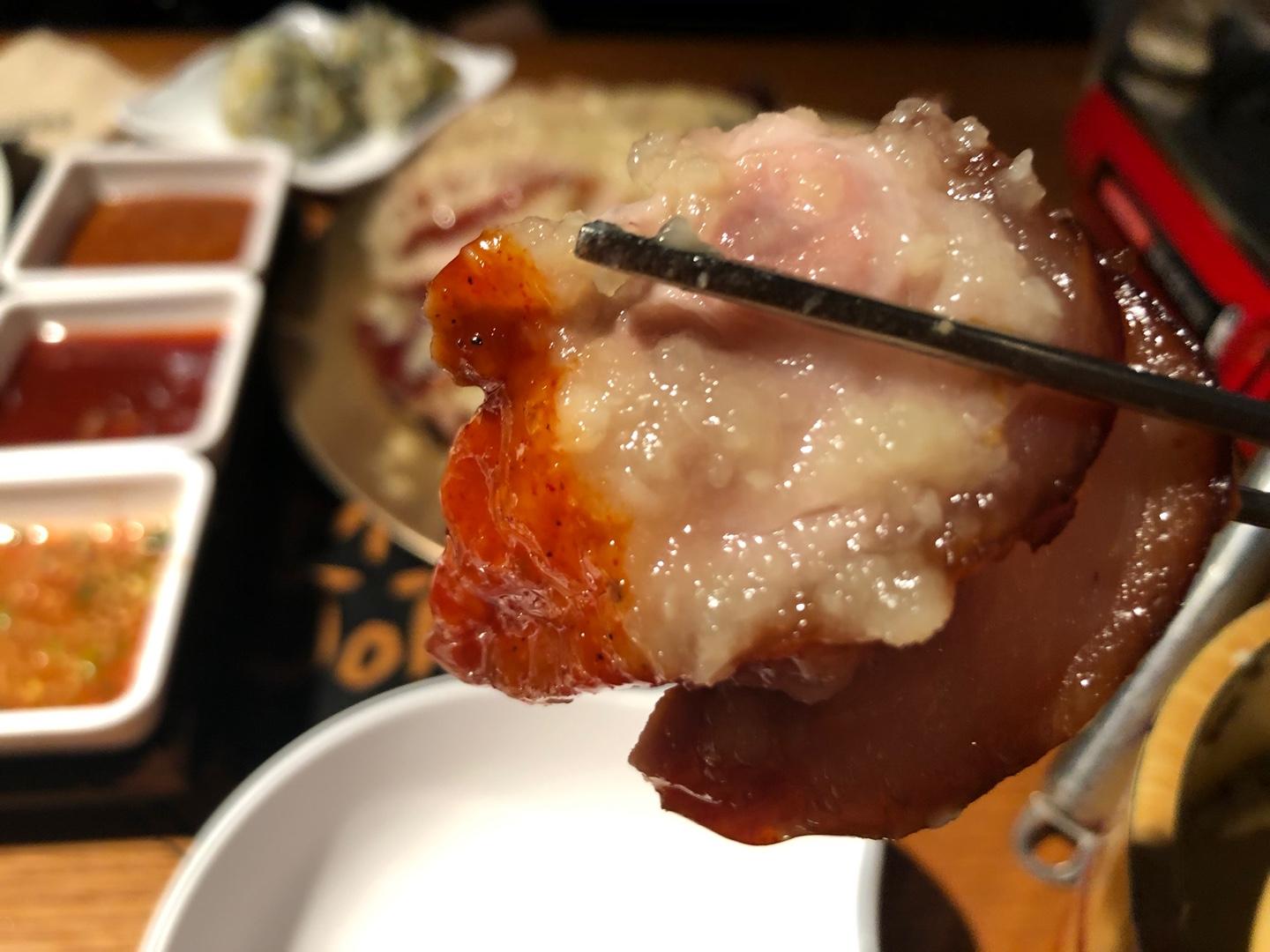 korea, seoul, hongdae, pork trotters, jokbal, korean food, review